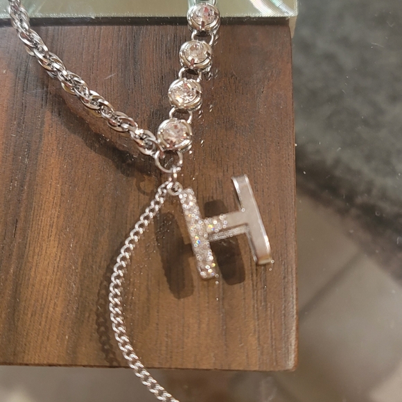 Letter H (HerMes) Pendant Necklace designer Luxurious High-End Sense Rhineston - Picture 5 of 5